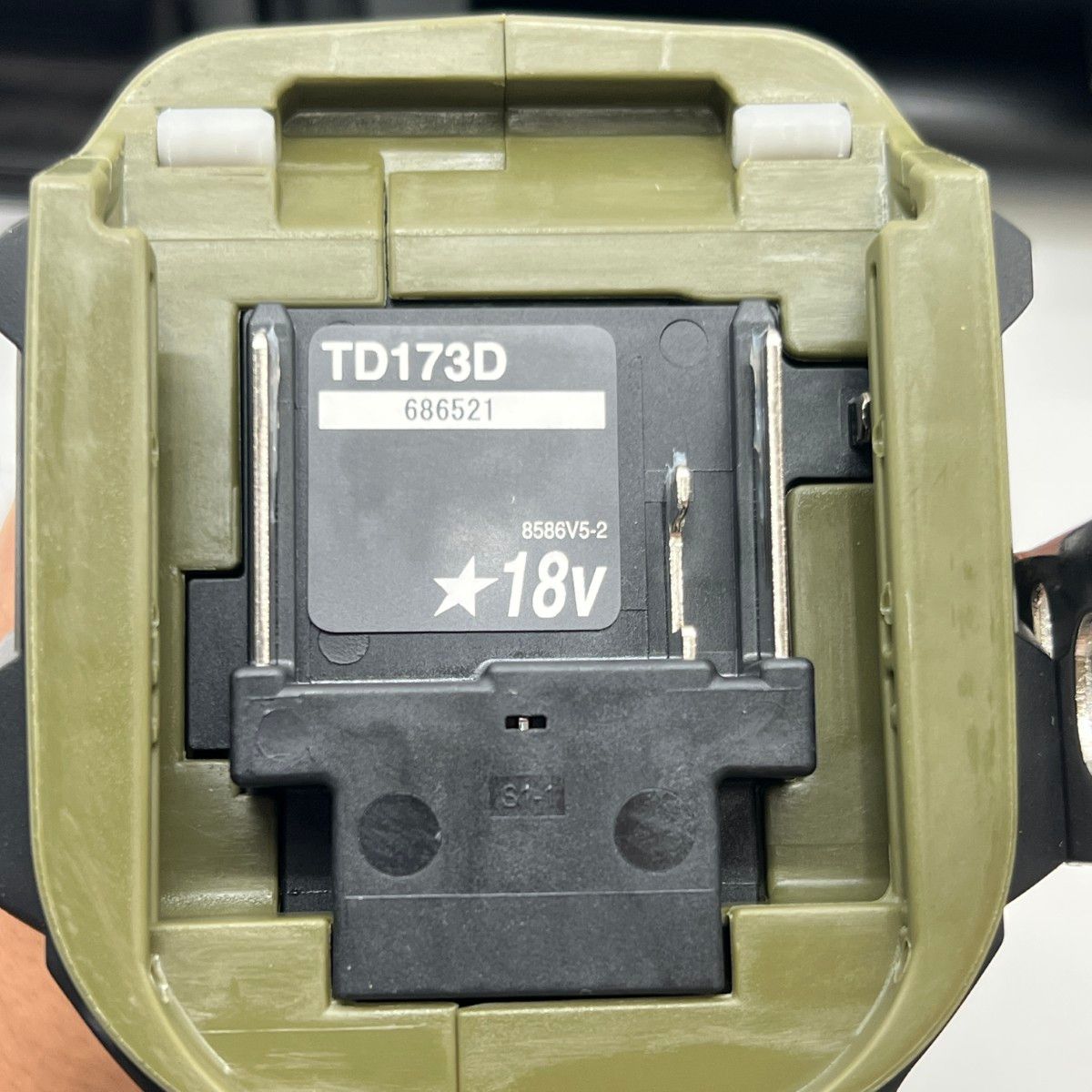 〇〇MAKITA マキタ 充電式インパクトドライバ 18v 充電器 充電池2個 ケース付 TD173DRGXO オリーブ