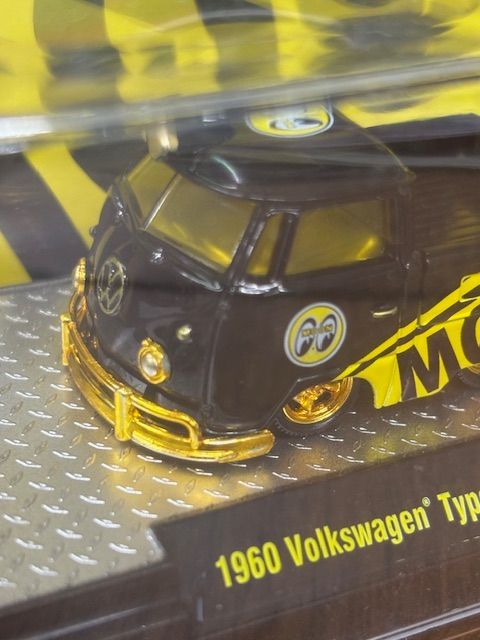 1/64ミニカー ムーンアイズ 1960 VW タイプ2 フォルクスワーゲンバス
