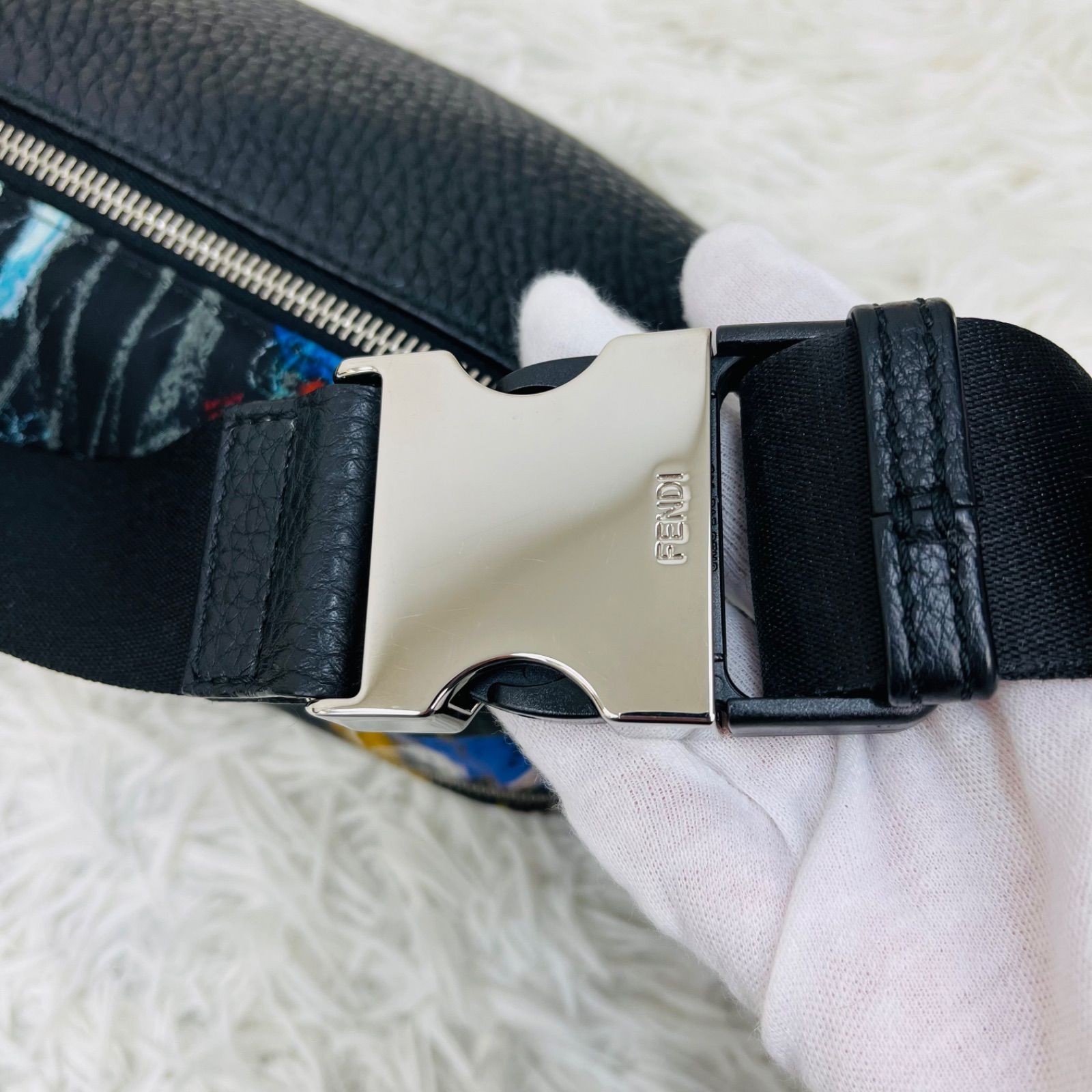 Fendi ロゴプリント バッグ フェンディ】ロゴが効いたトートバッグ＆ミニ財布の最新をチェック