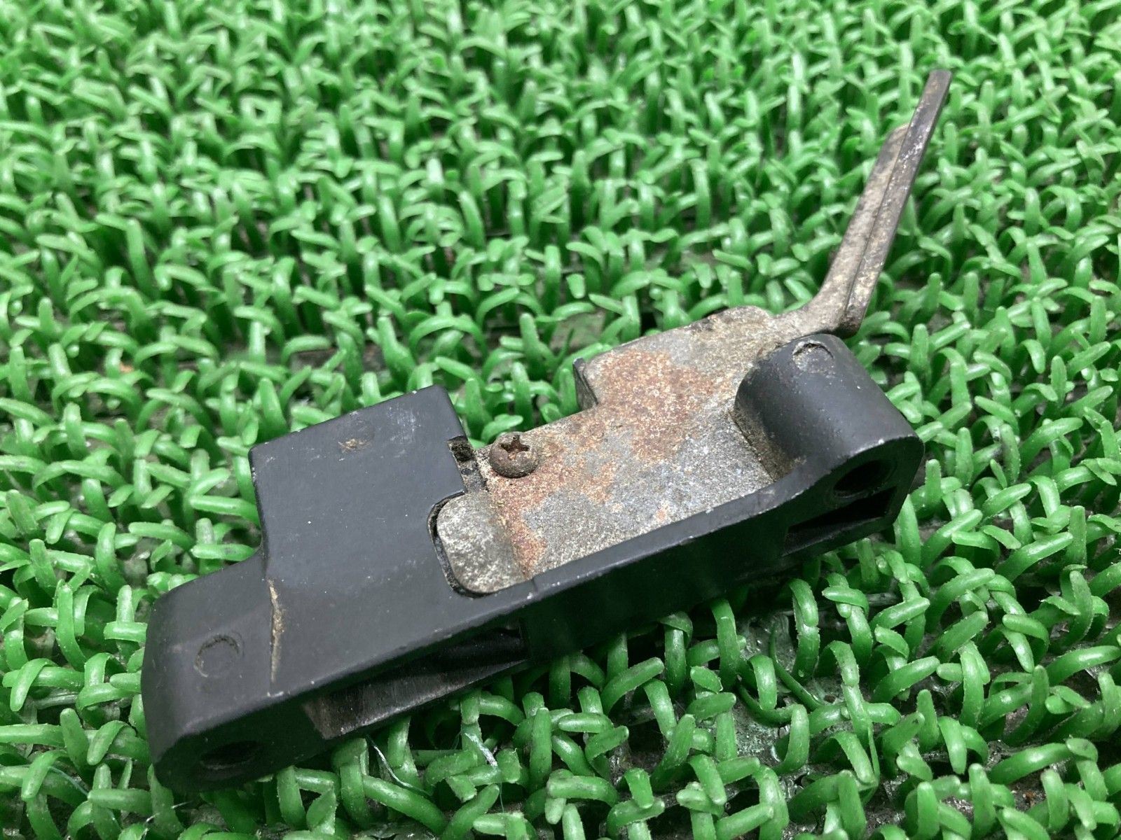 RZ250R シートロック ヤマハ 純正 中古 バイク 部品 29L 当時物 曲がり無し 品薄 希少品 車検 Genuine hR