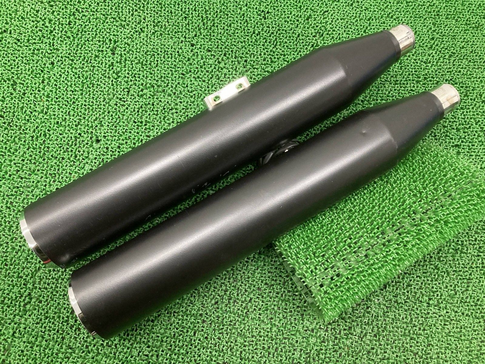 FXLRS サイレンサーマフラー 64900939/64900940 ハーレー 純正 中古 64900939 64900940 21年以降 ソフテイルローライダーS Hf FXLRS サイレンサーマフラー 64900939/64900940 ハーレー 純正 中古