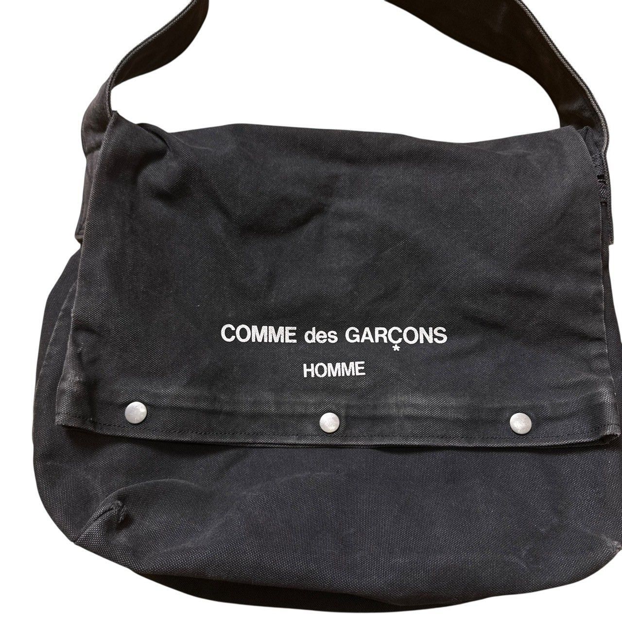 COMME des GARCONS HOMME HE-K202 Logo Messenger Bag Black