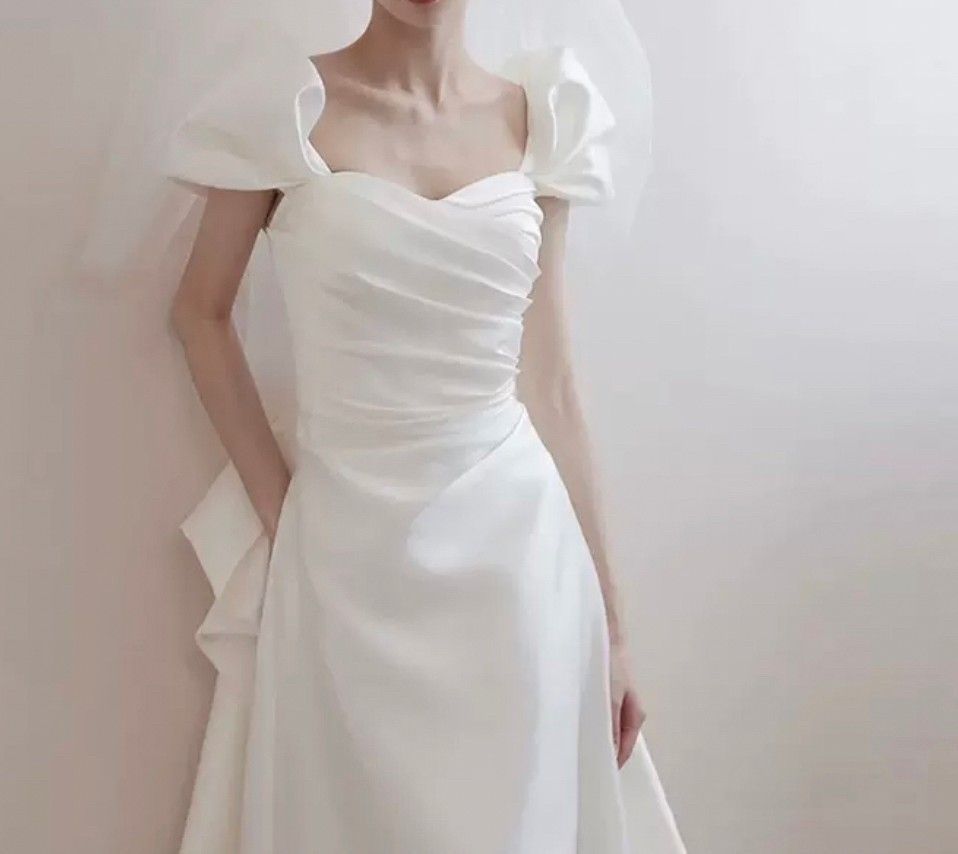 ウェディングドレス パフスリーブ フリルバッグ