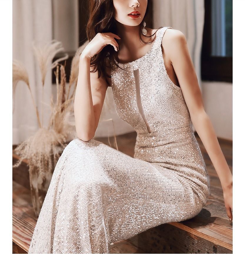 バックオープンドレス