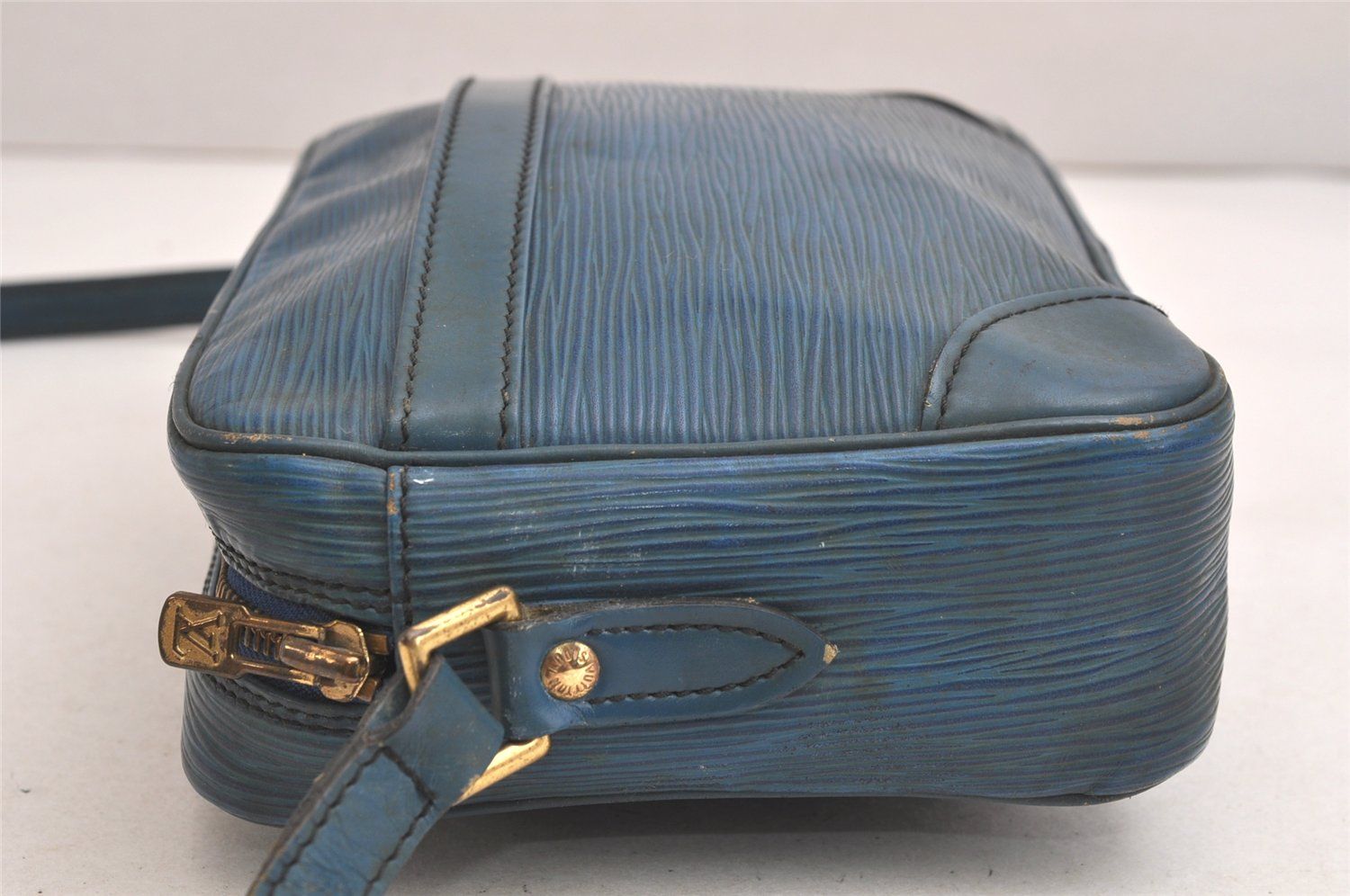 LOUIS VUITTON(ルイヴィトン) ショルダーバッグ エピ トロカデロ27  