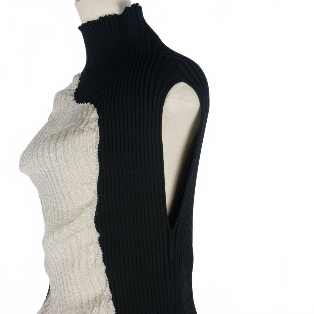 イッセイミヤケ ISSEY MIYAKE 23SS プリーツ ノースリーブ トップス