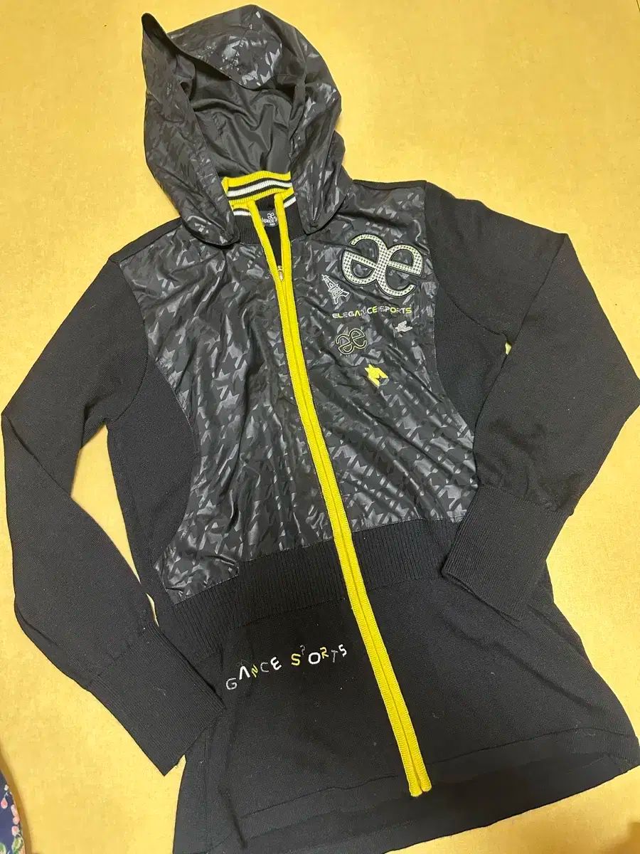 レディース スエット パーカー ブリアナギガンテ キャラグッズ グレー