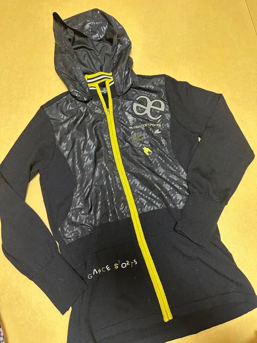 あのちゃん keisukekanda フリル付き黒白ジップアップパーカー