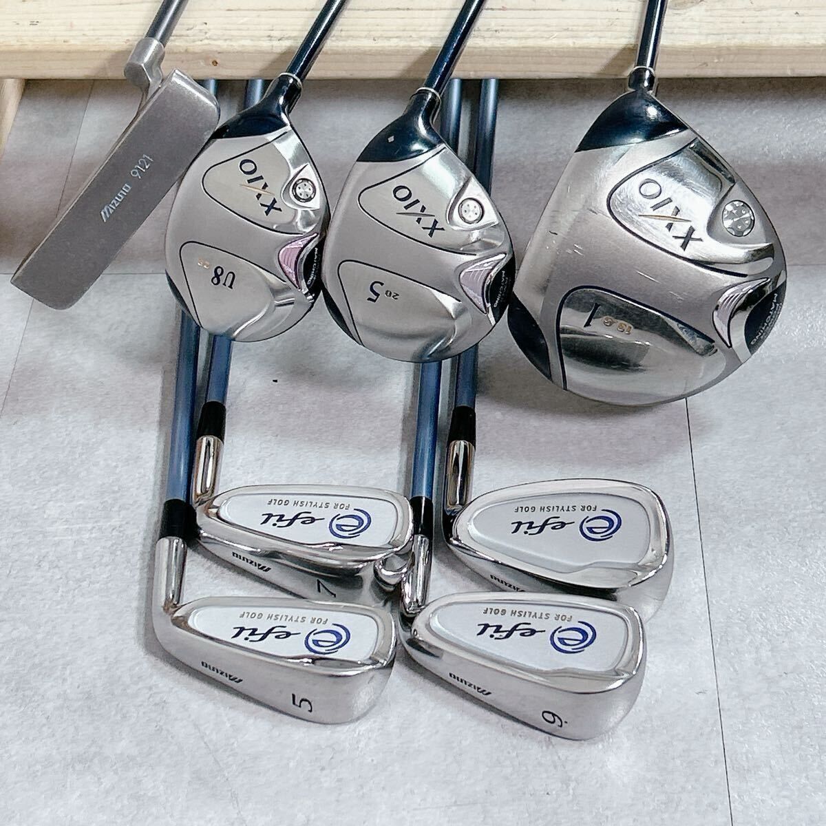 XXIO ゴルフバッグ・キャディバッグ ホワイト/ブルー　クラブセット XXIO ゴルフバッグ・キャディバッグ ホワイト/ブルー クラブセット