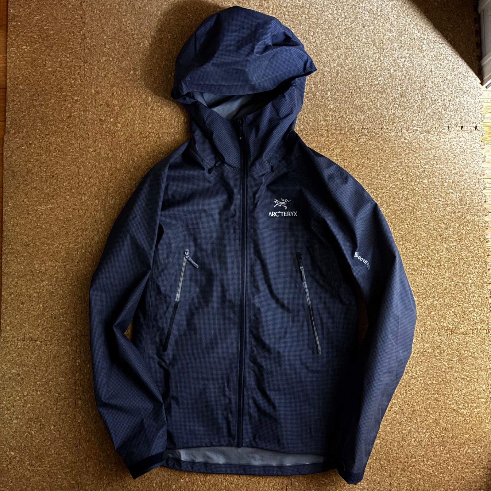 アークテリクス　ベータLT メンズS カーキ　ナイロン　ゴアテックス　シェル アークテリクス ベータLT メンズM カーキ ゴアテックス ナイロン シェル