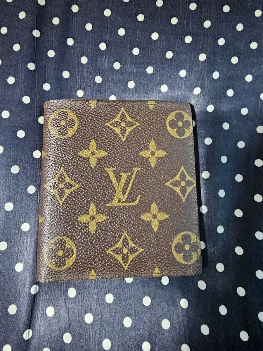 ルイヴィトン モノグラム 10スロット 二つ折り財布 m60883