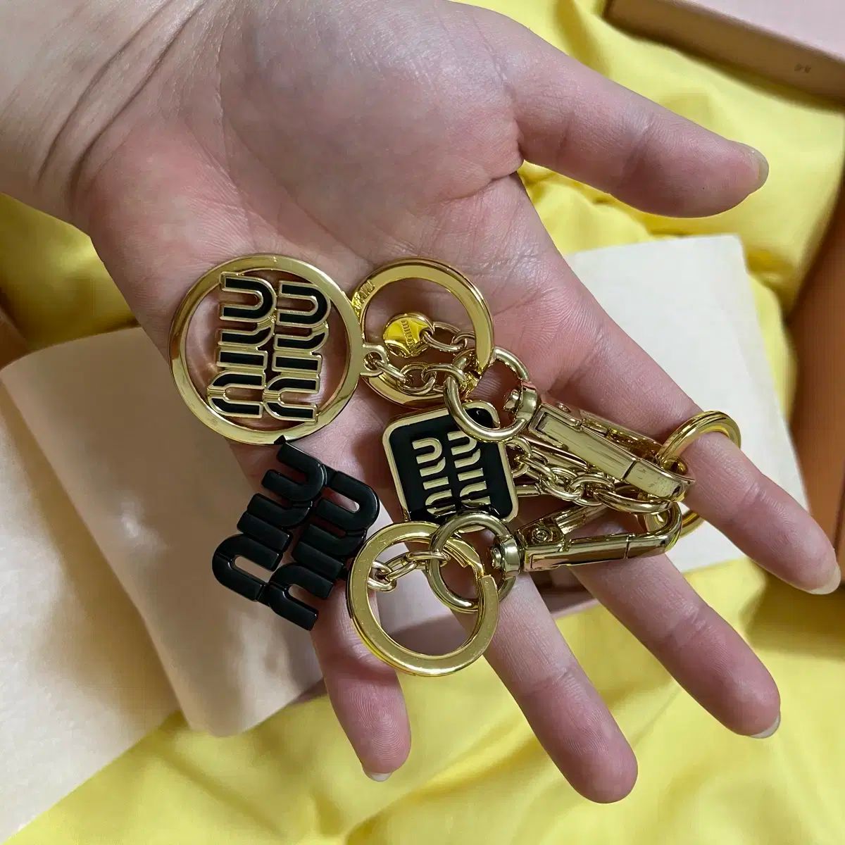 ファッション小物 miumiu ミュウミュウ キーリング キーホルダー