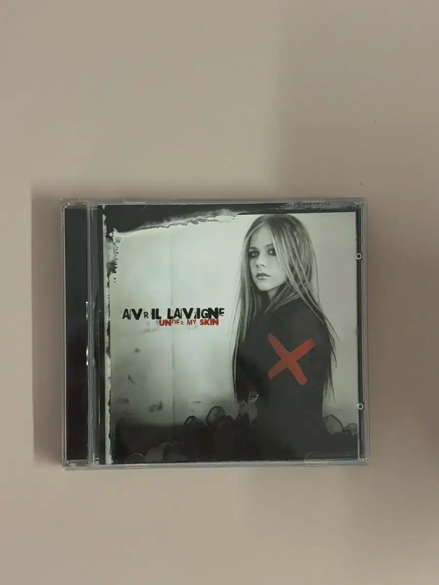 限定セール，定番人気 エイブリル・ラヴィーン under my skin アルバム CD その他
