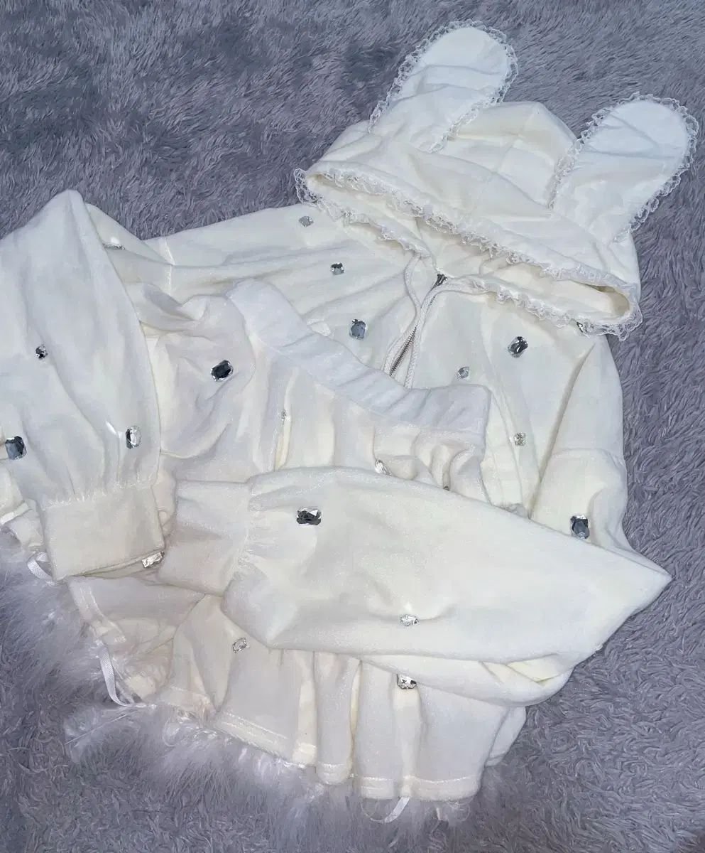 アンクルージュ ウサミミ ツアーベルベット ファー セットアップ