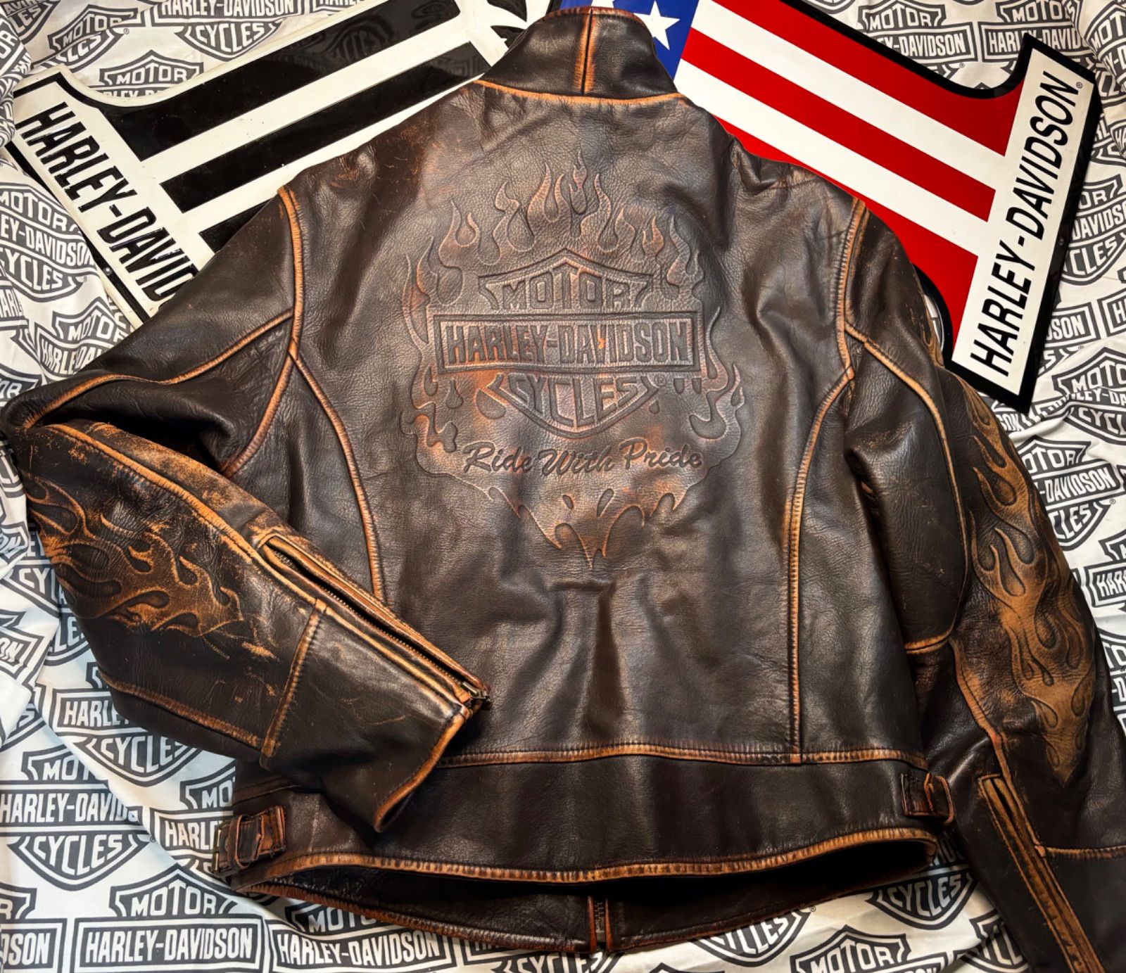 【希少】Harley-Davidson レザージャケット 3D エンボス L ⭐️ ハーレーダビッドソン ⭐️大型立体エンボス見事なダメージ加工