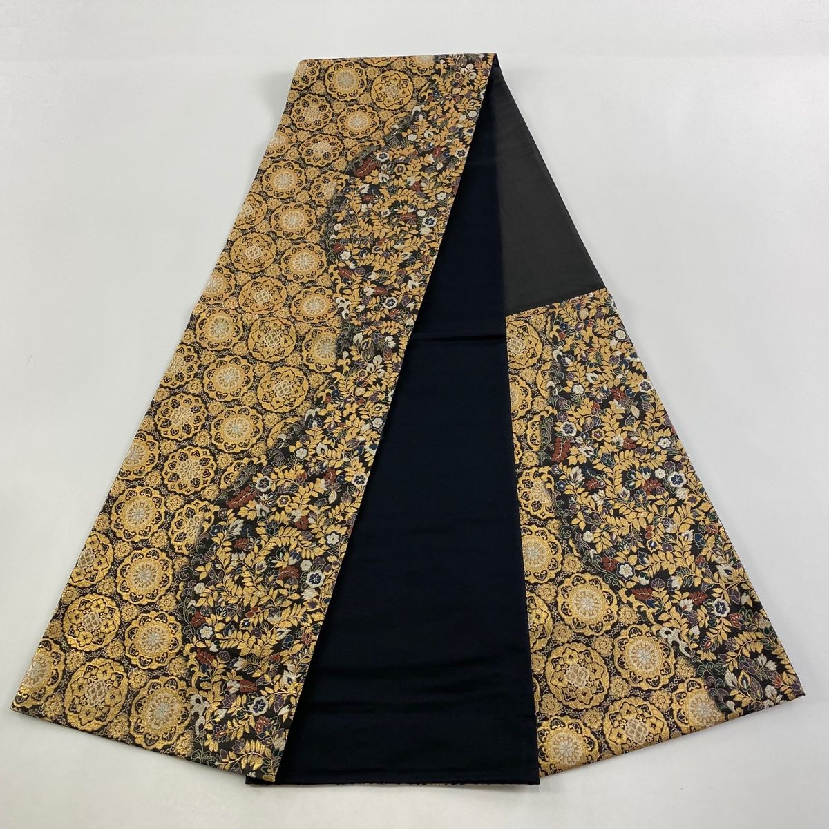 406my157◇黄金ムガ 洋風 小花 花唐草 金糸 六通 袋帯◇美品 美品】 袋帯 秀品 華文 草花 金糸 箔 墨色 六通 正絹 【中古】 - メルカリ