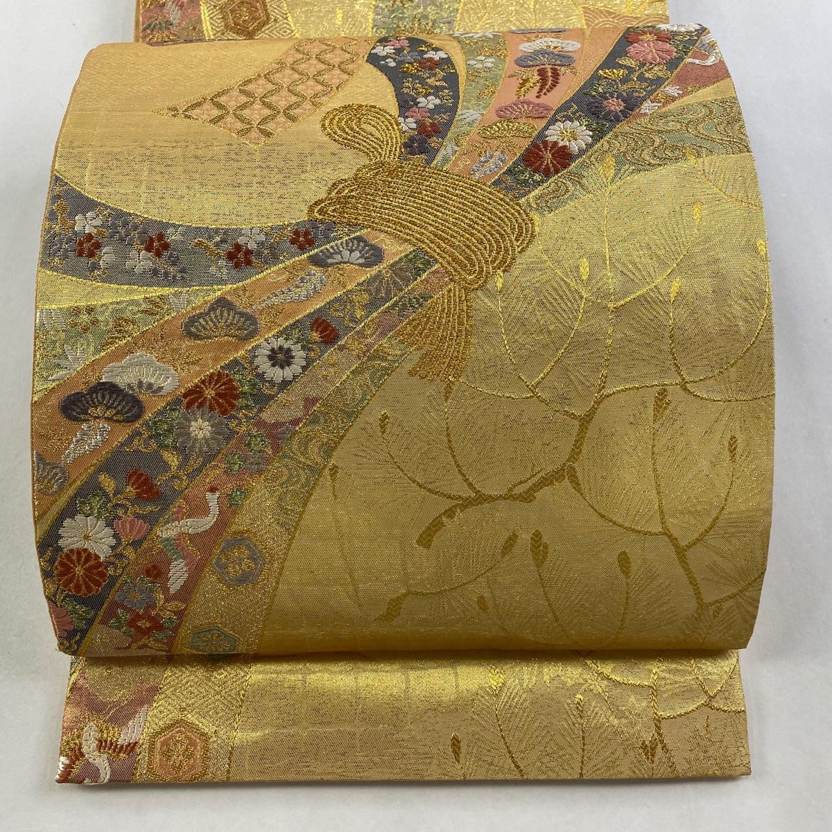 美品】 袋帯 秀品 振袖向き 桜 熨斗 金糸 箔 金色 六通 正絹 【中古】