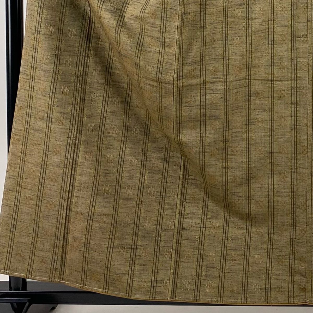紬 身丈159cm 裄丈65.5cm M 袷 縞 幾何学 花織 茶色 正絹 秀品