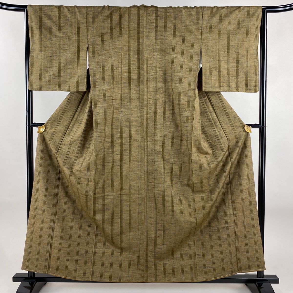 紬 身丈159cm 裄丈65.5cm M 袷 縞 幾何学 花織 茶色 正絹 秀品