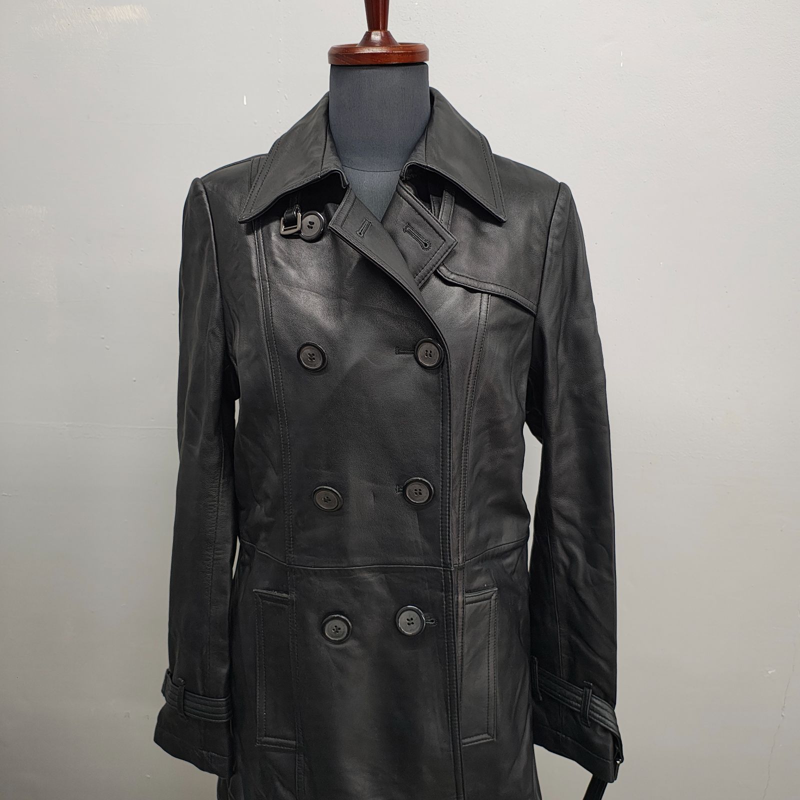 BELLUCCI　イタリア製ラムレザートレンチコート　ダークブラウン　Mサイズ BELLUCCI レザーロング トレンチコート Mサイズ ラムレザー ブラック
