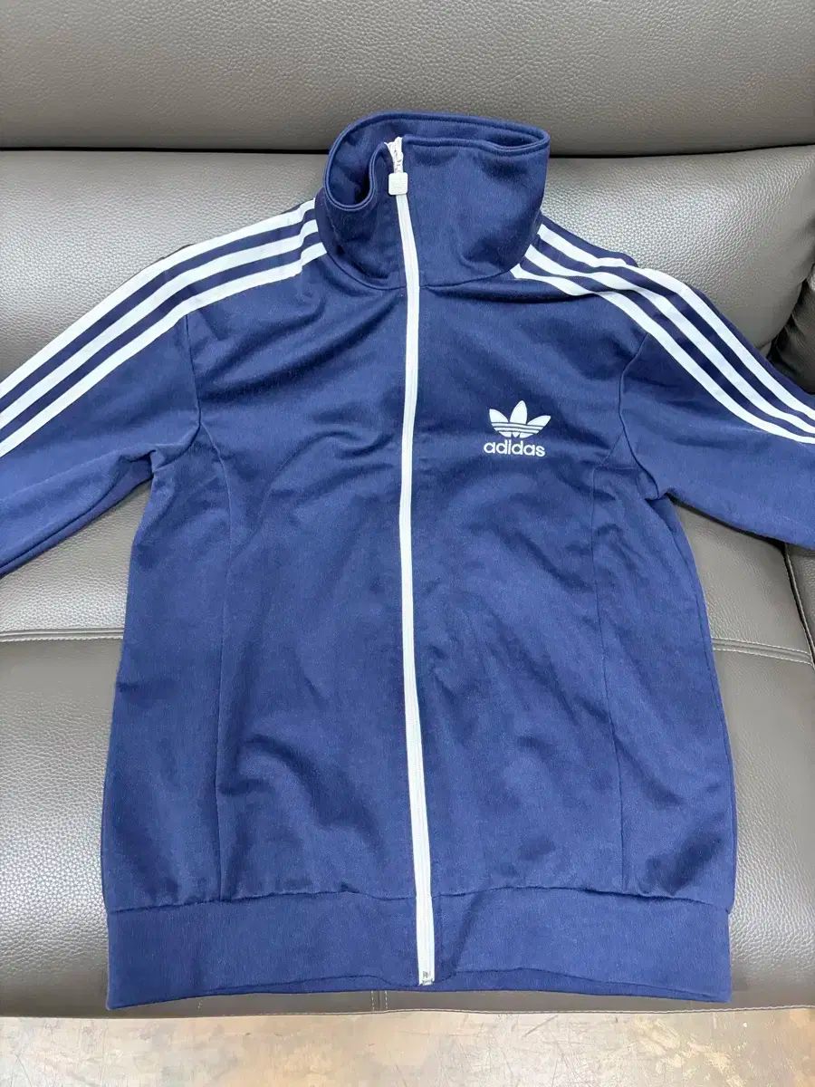 adidas ヨーロッパ 105 サイズ