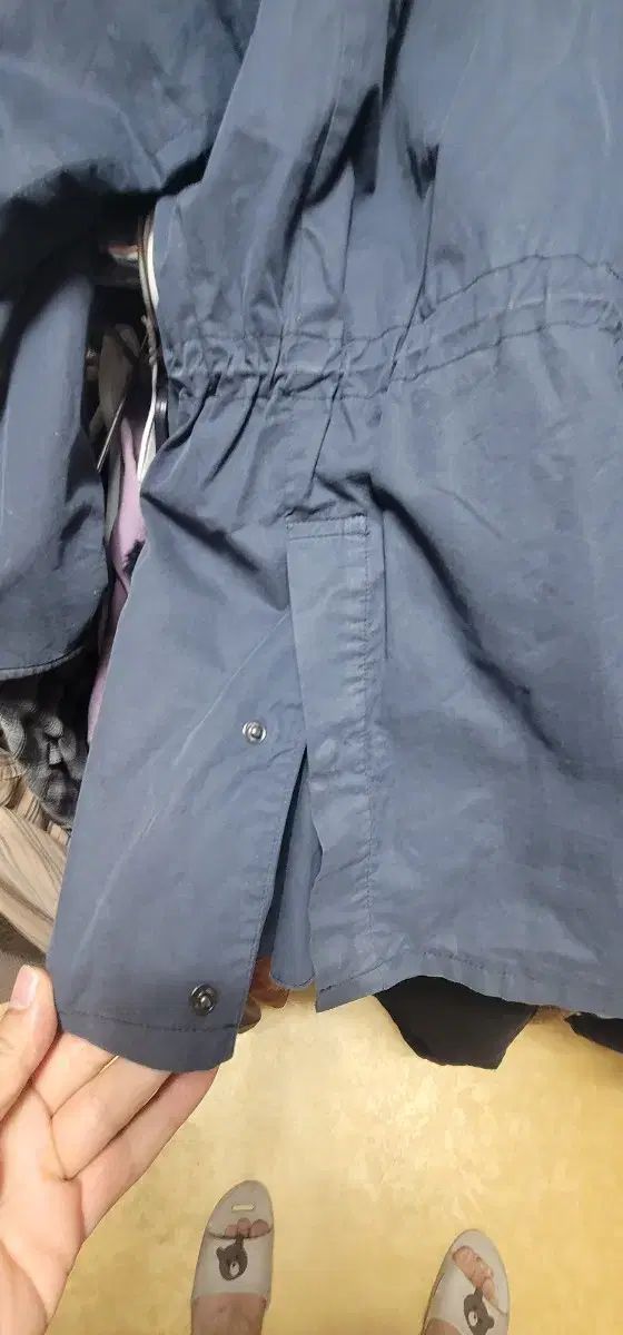 バーバリー ネイビー コートです 裏地はバーバリー特有のチェック パータンでデザ KANDAIZUMI_COM