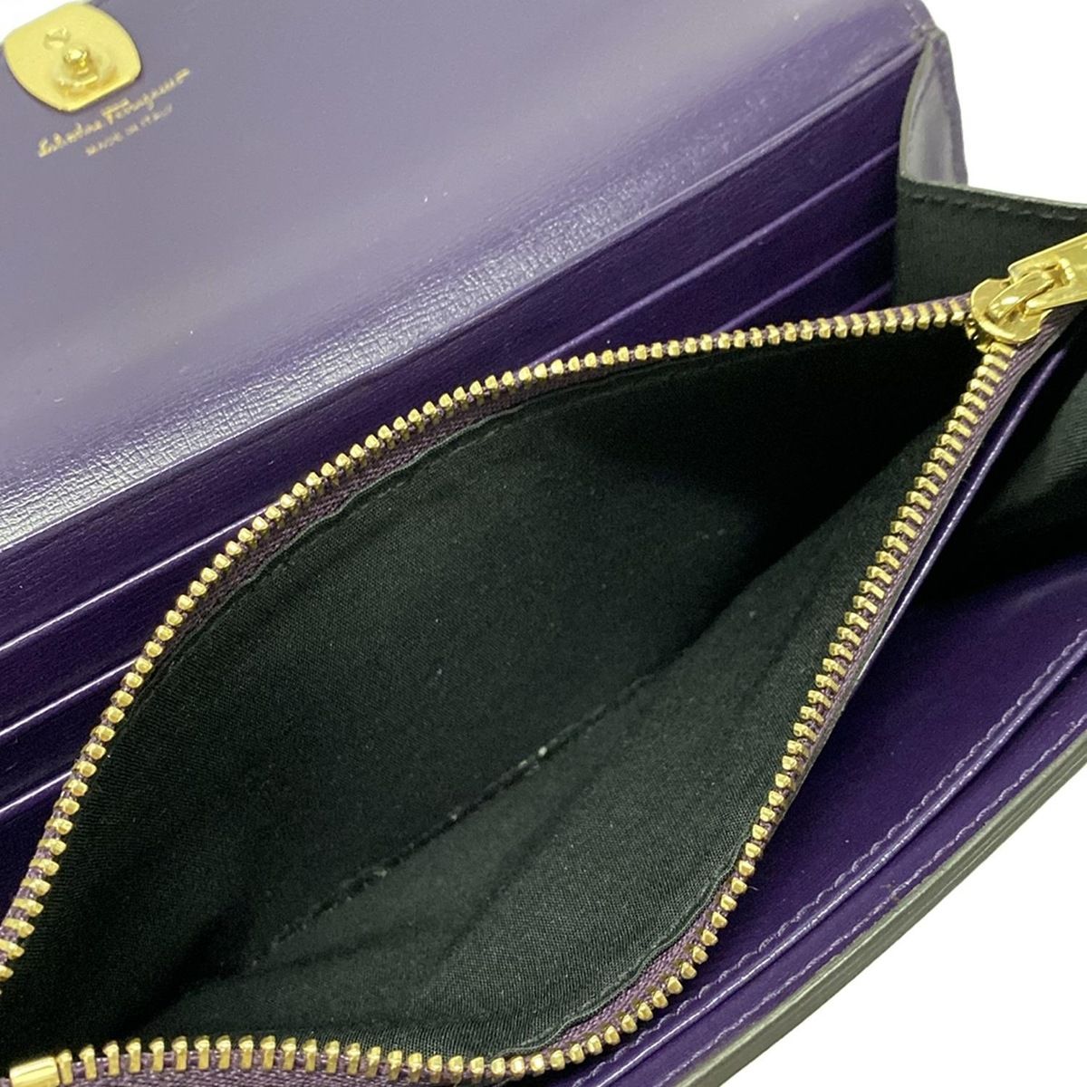 FERRAGAMO/SalvatoreFerragamo(サルバトーレフェラガモ) 長財布 ヴァラ