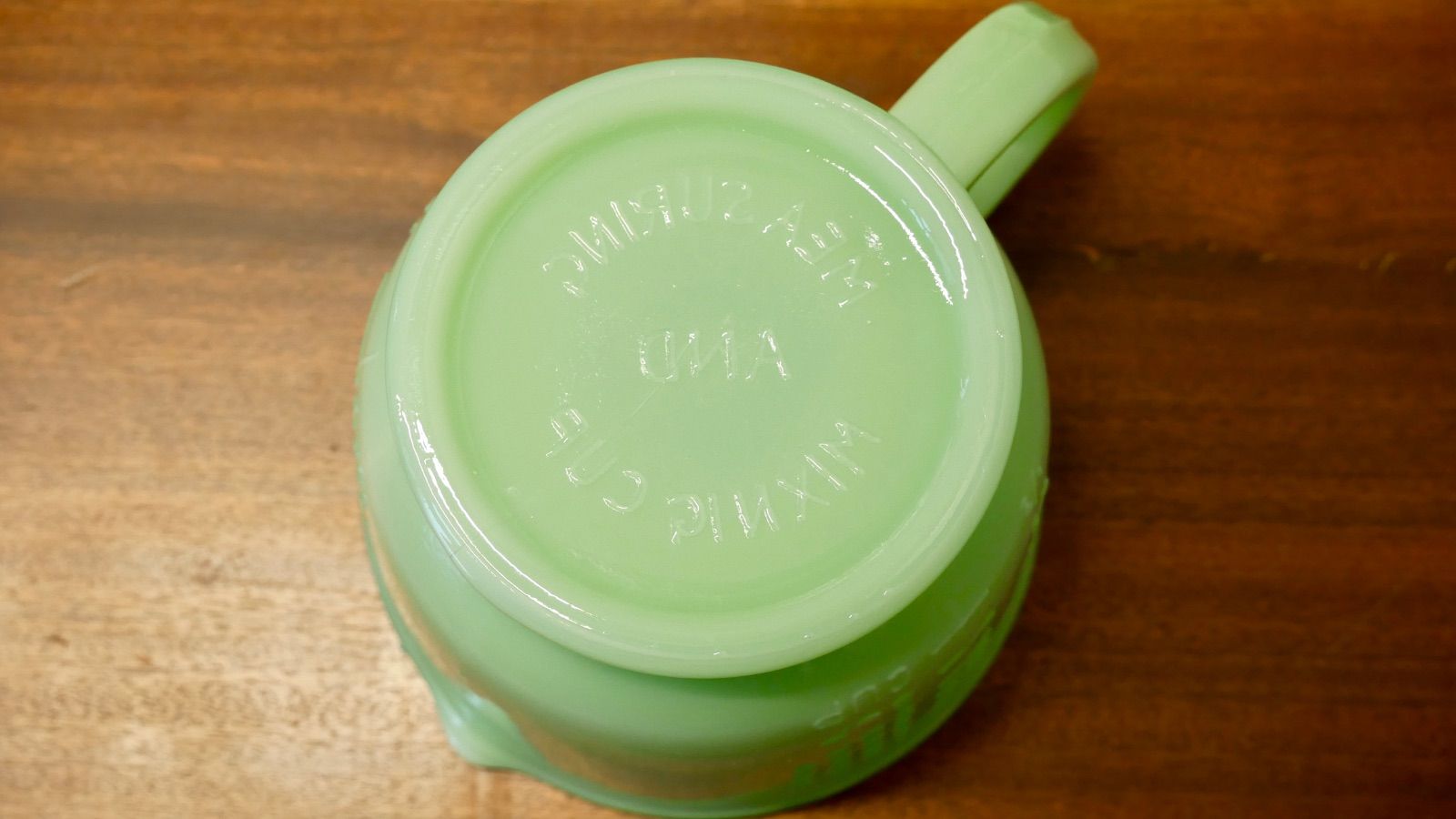jadeite green vintage style juicer with measuring mixing cup 