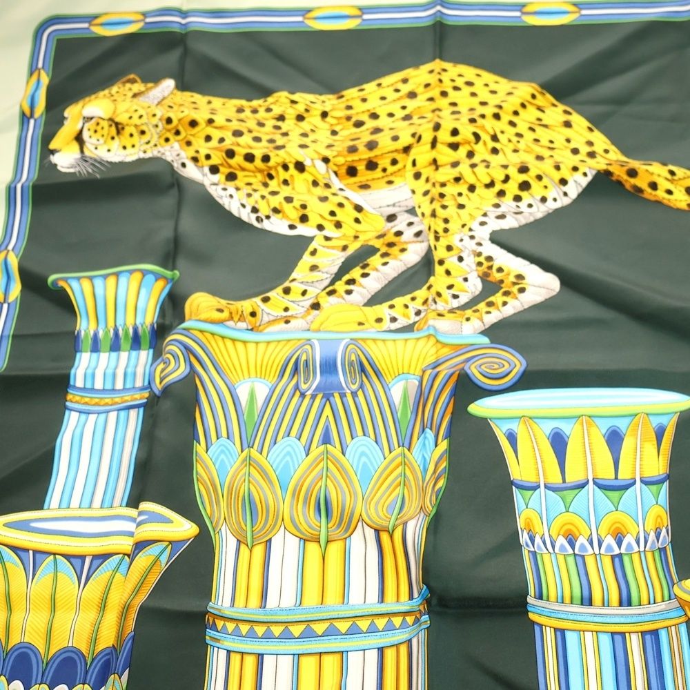 Salvatore Ferragamo (サルヴァトーレ フェラガモ) シルクスカーフ