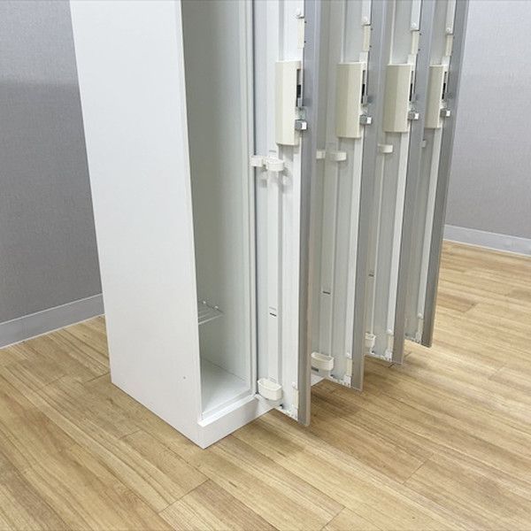 ロッカー 4人用 SZ型 鍵付き 更衣ロッカー オカムラ ネオホワイト MARWIL-DEMENAGEMENTS_CH