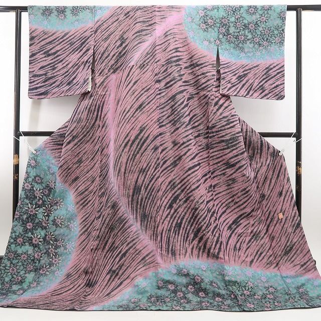 プロフ必読☆総朧染め☆相良刺繍☆銀通し ❁tomihisa❁新品 滝泰謹製 おぼろ染め 相良刺繍 着物“香るが如く花を