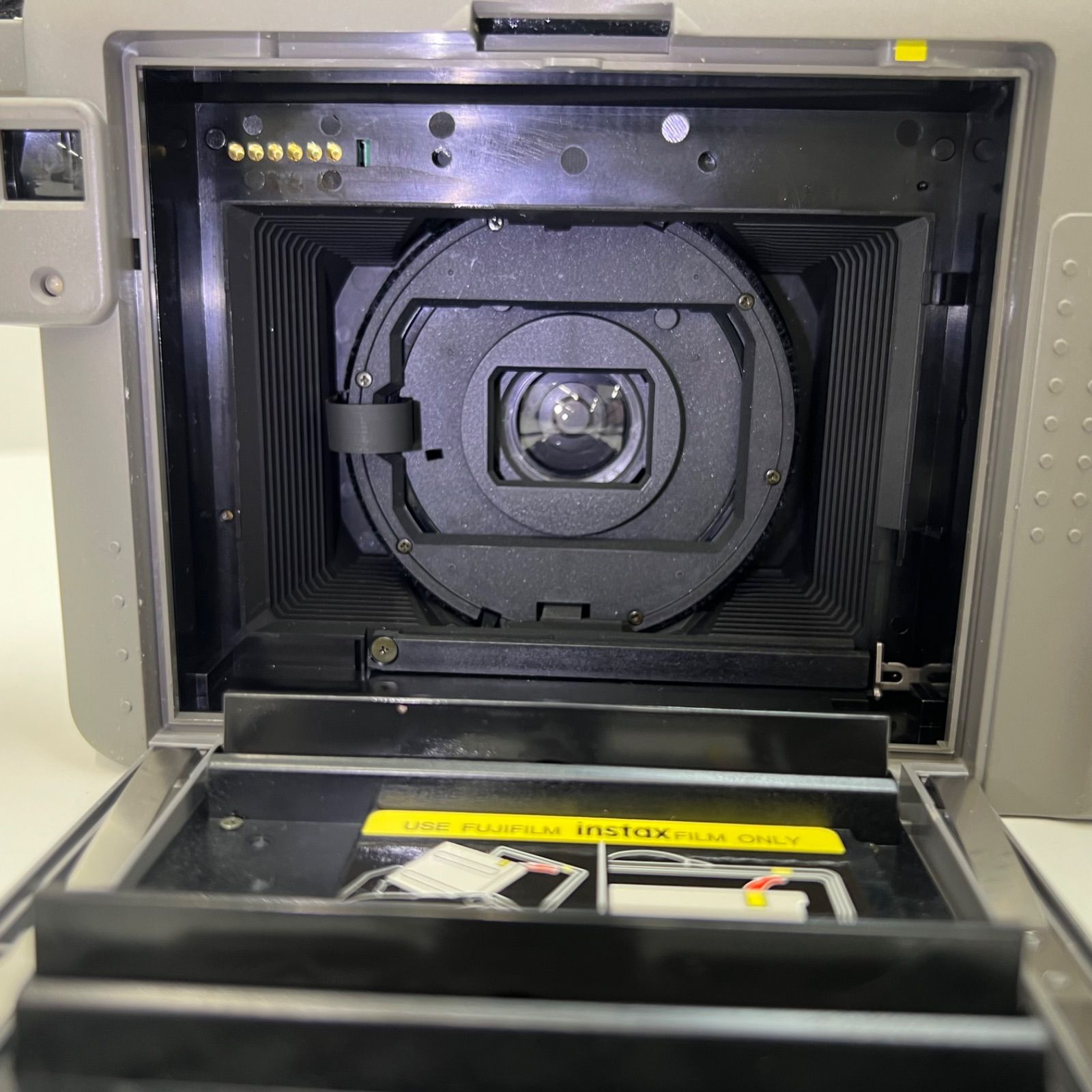 インスタントカメラ