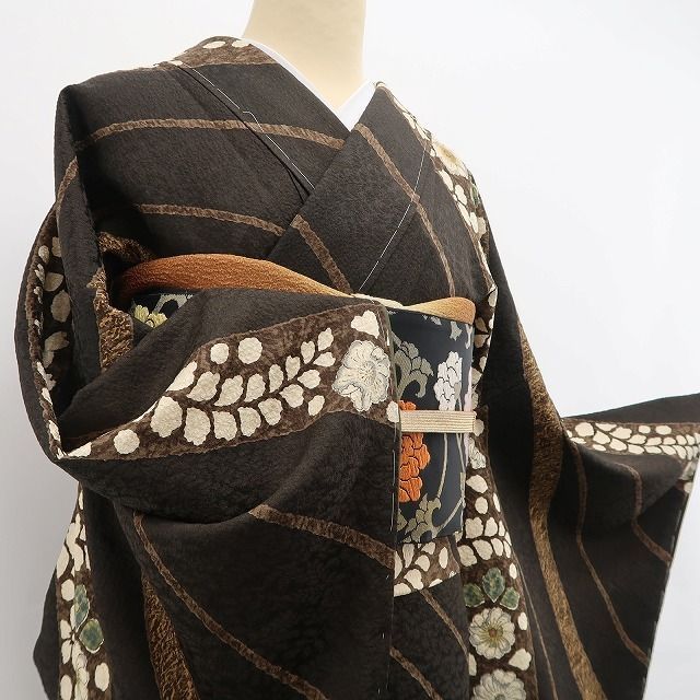 作家物 黒緑の温もりに映える辻ヶ花の彩り