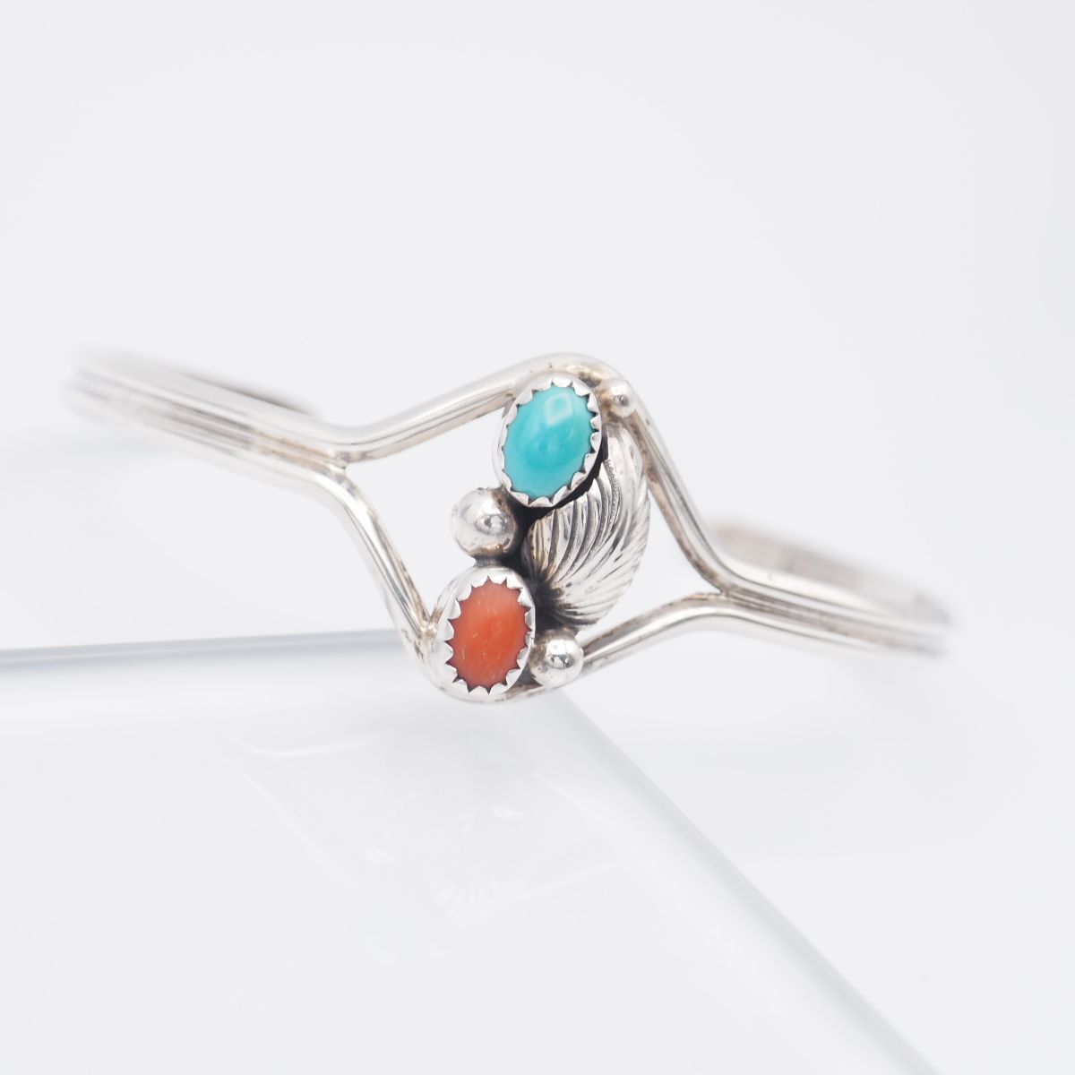 H583 ターコイズ トルコ石 赤珊瑚 サンゴ K刻印 バングル デザイン シルバー 腕輪 ヴィンテージ 3月 12月誕生石