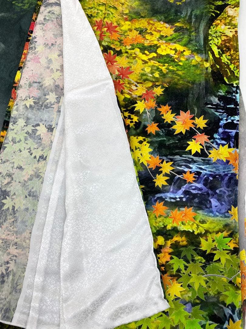 濃溝の滝 銀通し 訪問着 仮絵羽 未仕立て品 風景画 紅葉 紋意匠 正絹 八掛付 濃溝の滝 銀通し 訪問着 仮絵羽 未仕立て品 風景画 紅葉 紋意匠 正絹