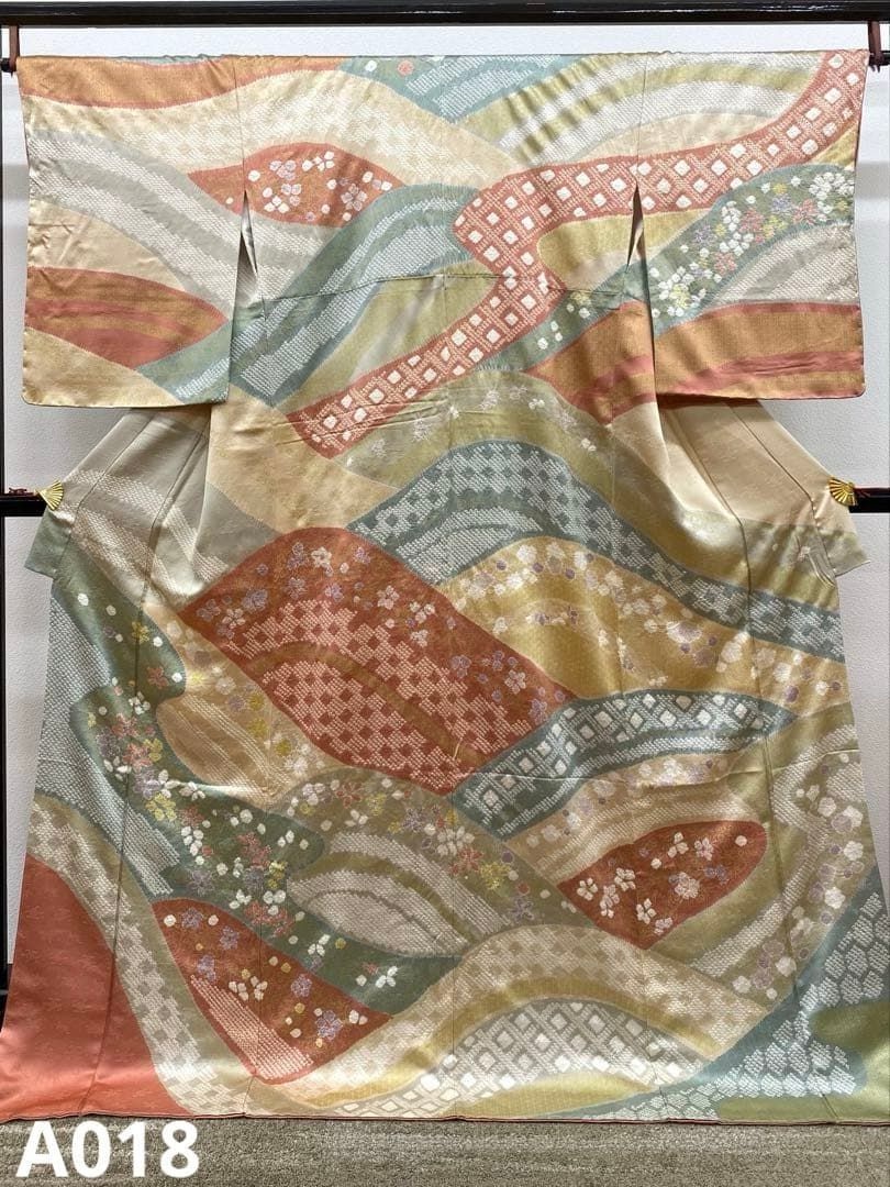 青柳 訪問着 金彩 七宝 絞り 紋意匠 正絹 躾糸付き - メルカリ