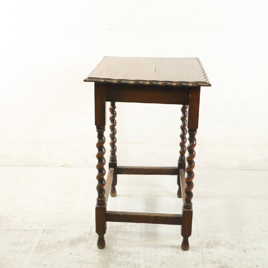 英国 イギリス ヴィンテージ ツイストレッグ オーク無垢材 サイドテーブル 英国アンティーク ツイストレッグ サイドテーブル – TIME HYPE