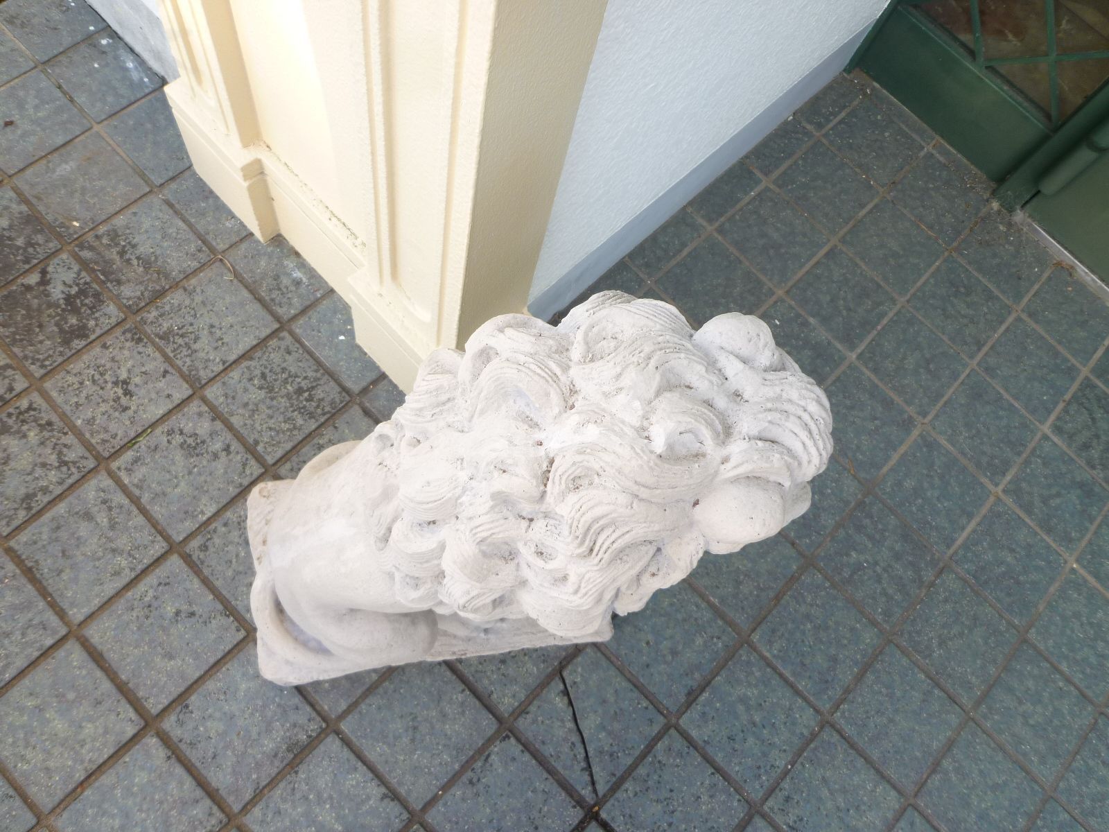  ライオン 下台の一部ヒビ割れ有り ドライフラワー 置物 インテリア小物