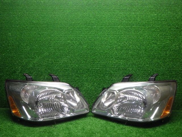 美品トヨタ純正 AZR60/65 ノア　後期 HIDヘッドライト右 ノア 後期 ヘッドライト 左右 HID AZR60/65 28-181 N0 バラスト付き