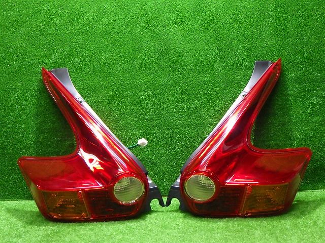 新作入荷，定番 ジューク　テール左右　YF15　T003　前期　日産　Y15　26550/26555-1KA0B　251028033 ライト