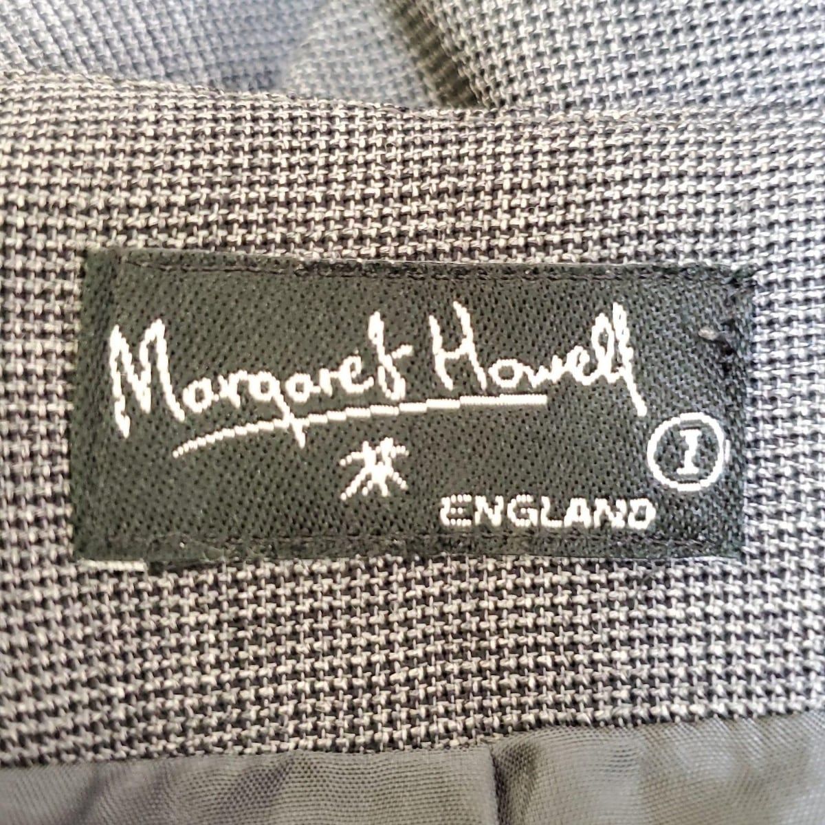 - ダークグレー×黒