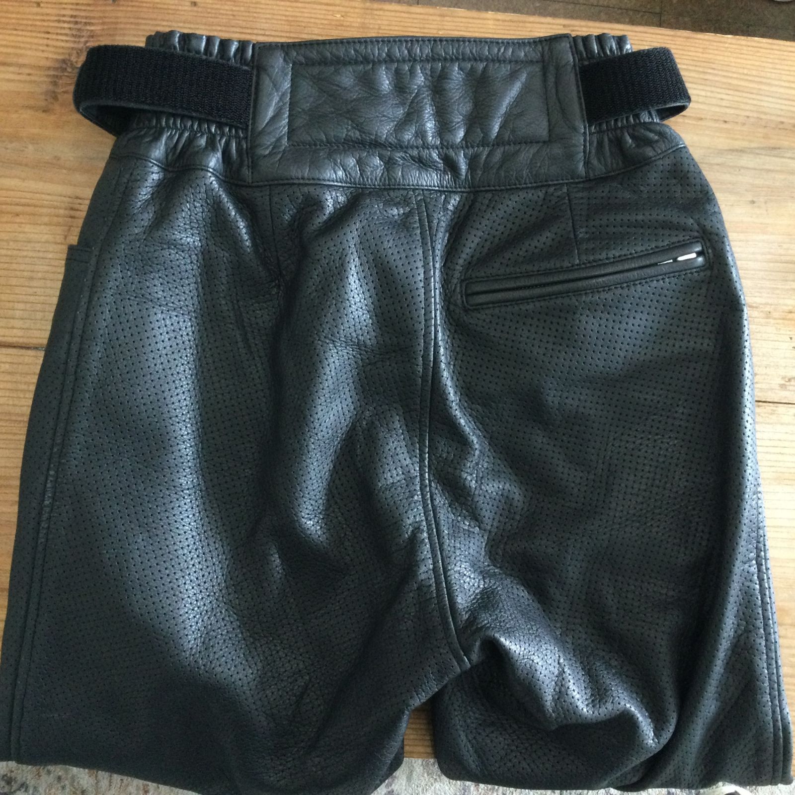 10403 KUSHITANI クシタニ レザーパンツ L/2Wサイズ ブラック 10403 KUSHITANI クシタニ レザーパンツ L/2Wサイズ ブラック