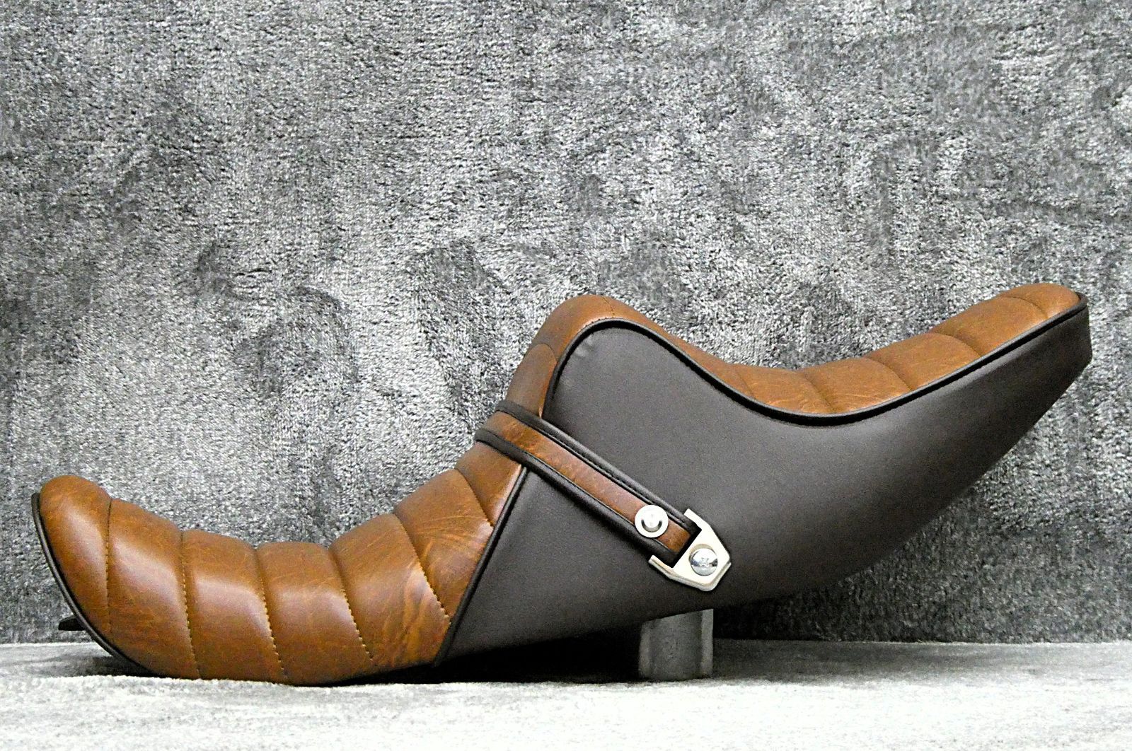 ゼファー４００前期　茶ツートン　タックロールシート/初期 2型 C1～C4 楽天市場】ゼファー400 前期 茶 ツートン 鋲 打ち タックロール