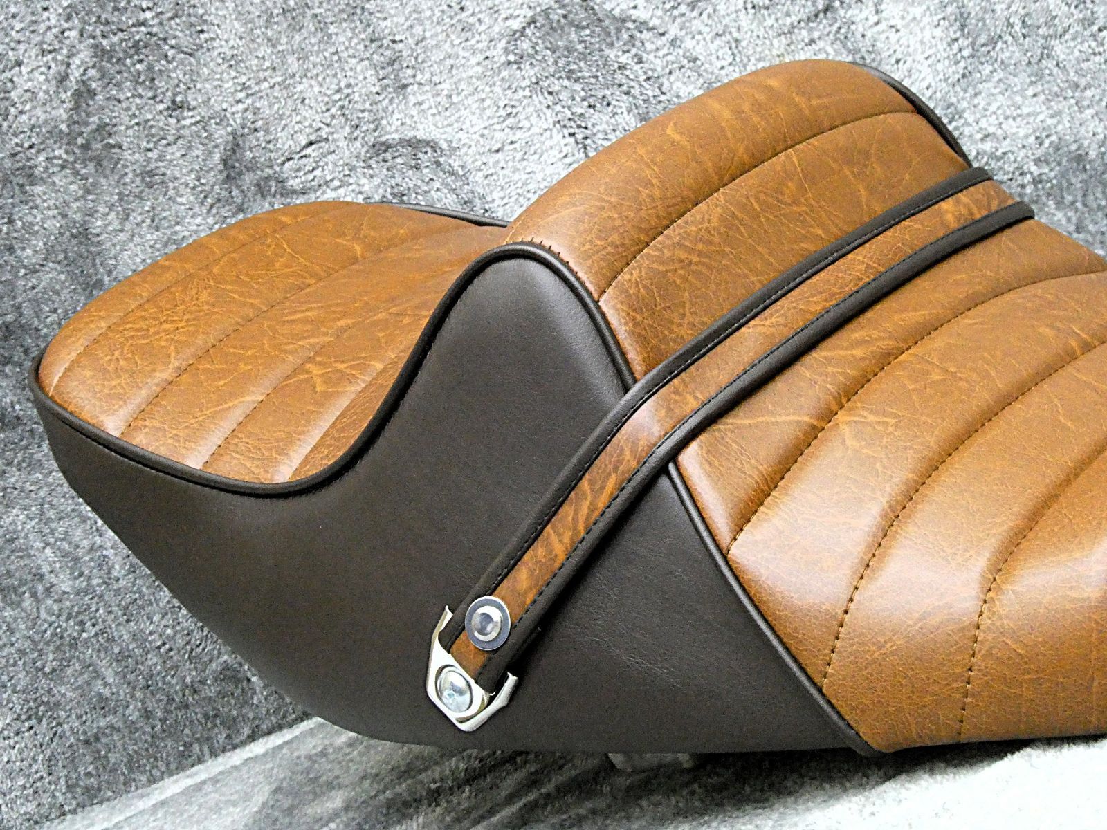 ゼファー４００初期　茶ツートン　タックロールシート/ 前期 2型 C1～C4 楽天市場】ゼファー400 前期 茶 ツートン 鋲 打ち タックロール