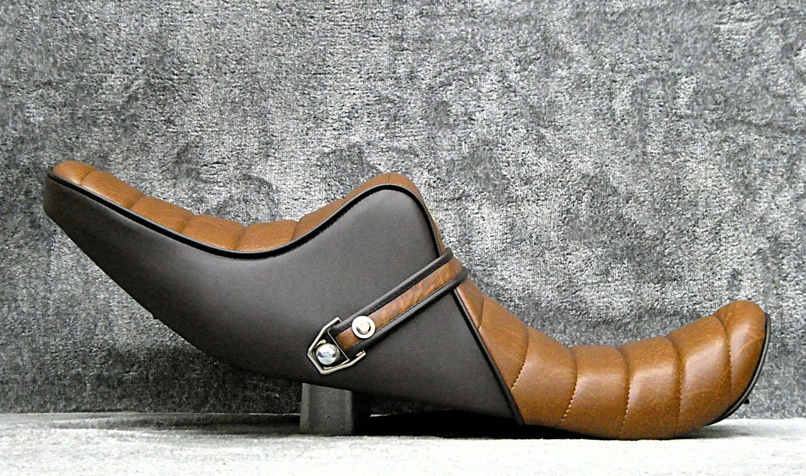 ゼファー４００初期　茶ツートン　タックロールシート/ 前期 2型 C1～C4 楽天市場】ゼファー400 前期 茶 ツートン 鋲 打ち タックロール