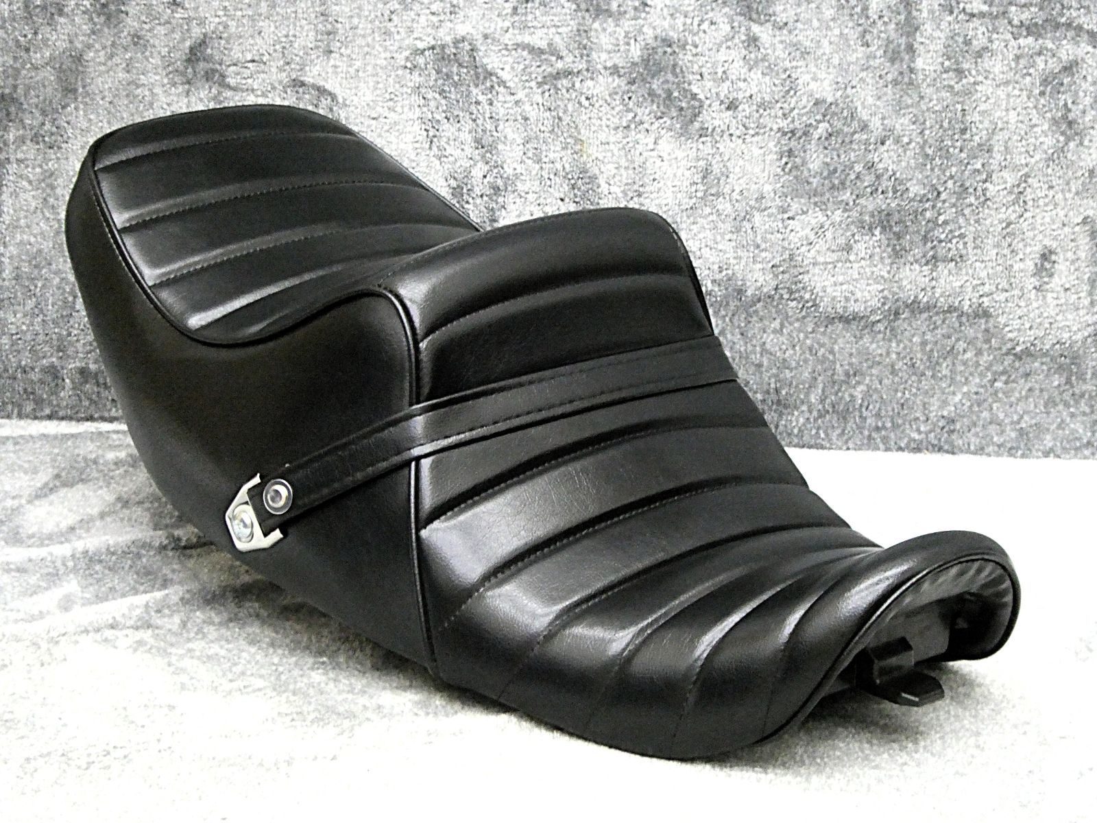 ゼファー400 ラクダシート ゼファー400 初期・前期 黒皮 ラクダシート/ブラックC1 C2 C3 C4 黒 旧車