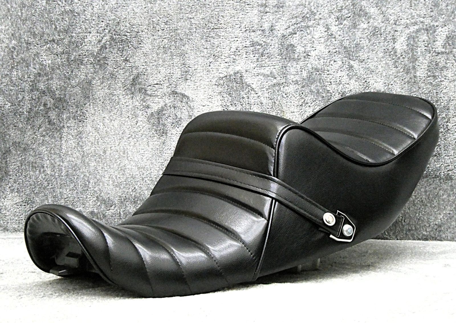 ゼファー　400 C1 C2 C3 C4 タックロール　段付き　シート ゼファー 400 C1 C2 C3 C4 タックロール 段付き シート 楽天市場】三段