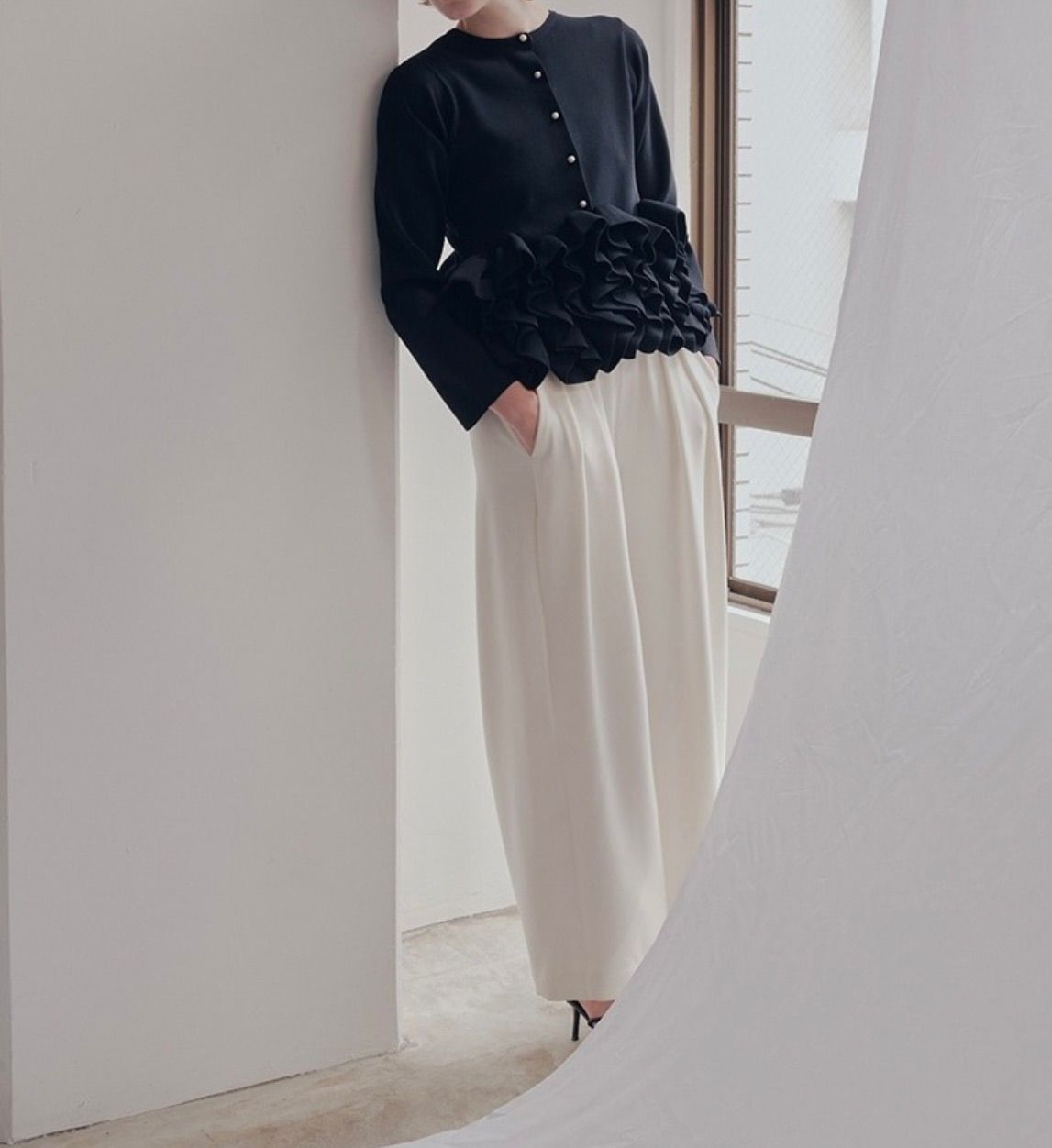 新品】スワンカーディガン ブラック◾️ TREFLE＋1 トレフルプラスワン