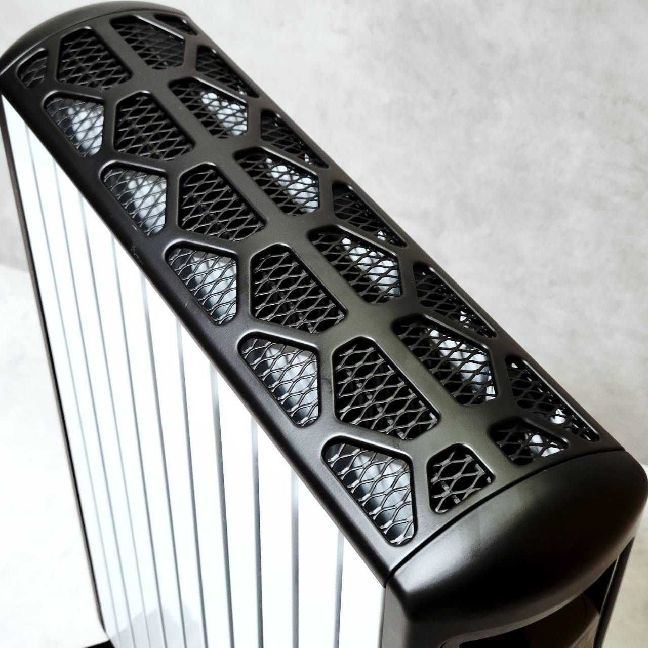 【美品】デロンギ　 オイルヒーター　MDH15WIFI-BK　10~13畳用 Amazon | デロンギ(DeLonghi) マルチダイナミックヒーター Wi-Fiモデル