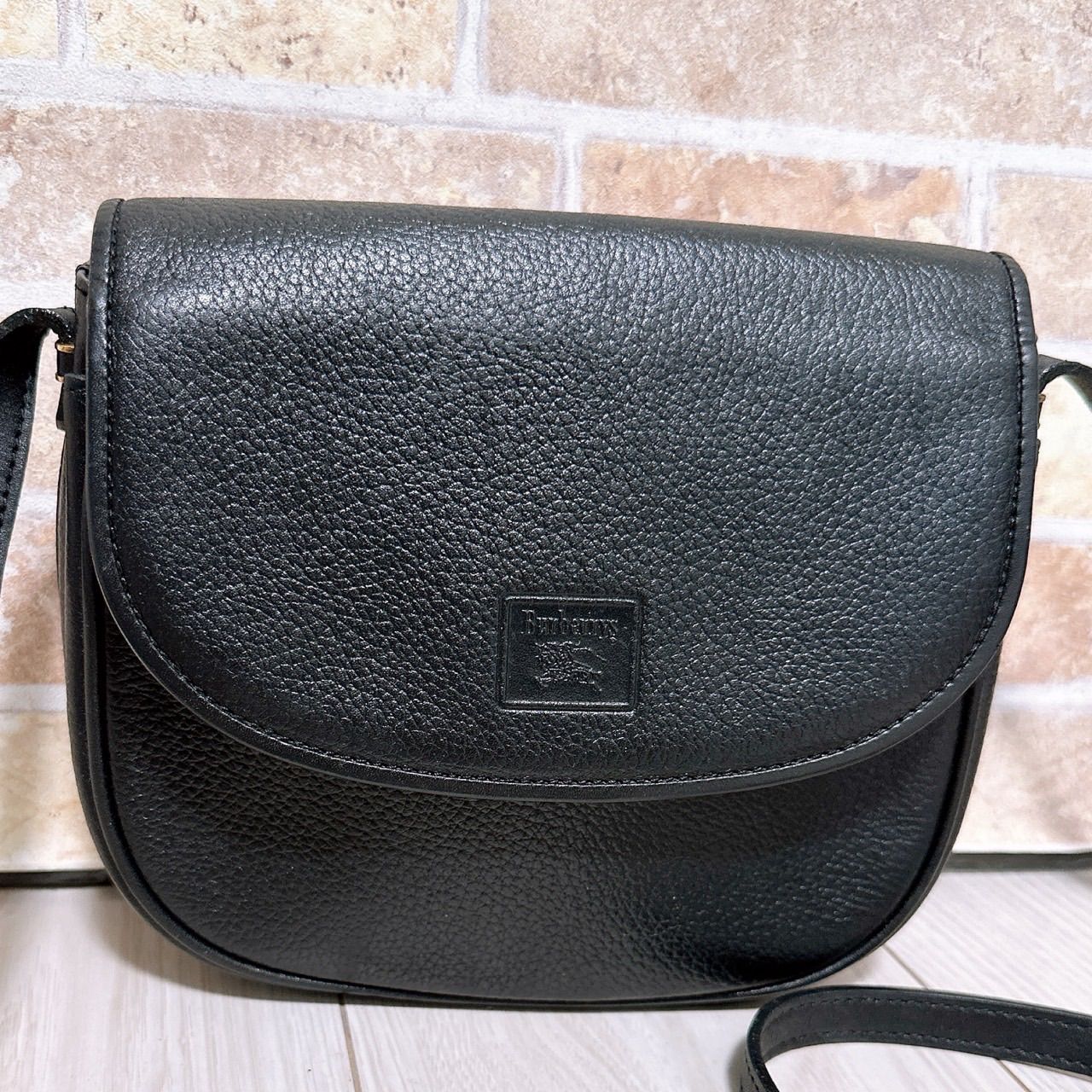 美品》Burberrys(バーバリー)ショルダーバッグ レザー 【公式通販】 美品》Burberrys(バーバリー)ショルダーバッグ レザー 【公式通販】